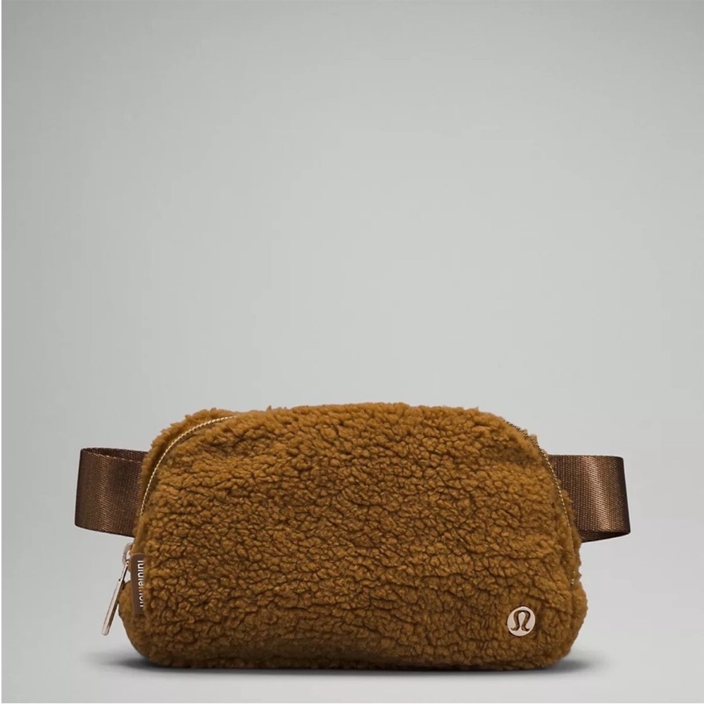 Lululemon Tan Sherpa Everywhere Belt Bag